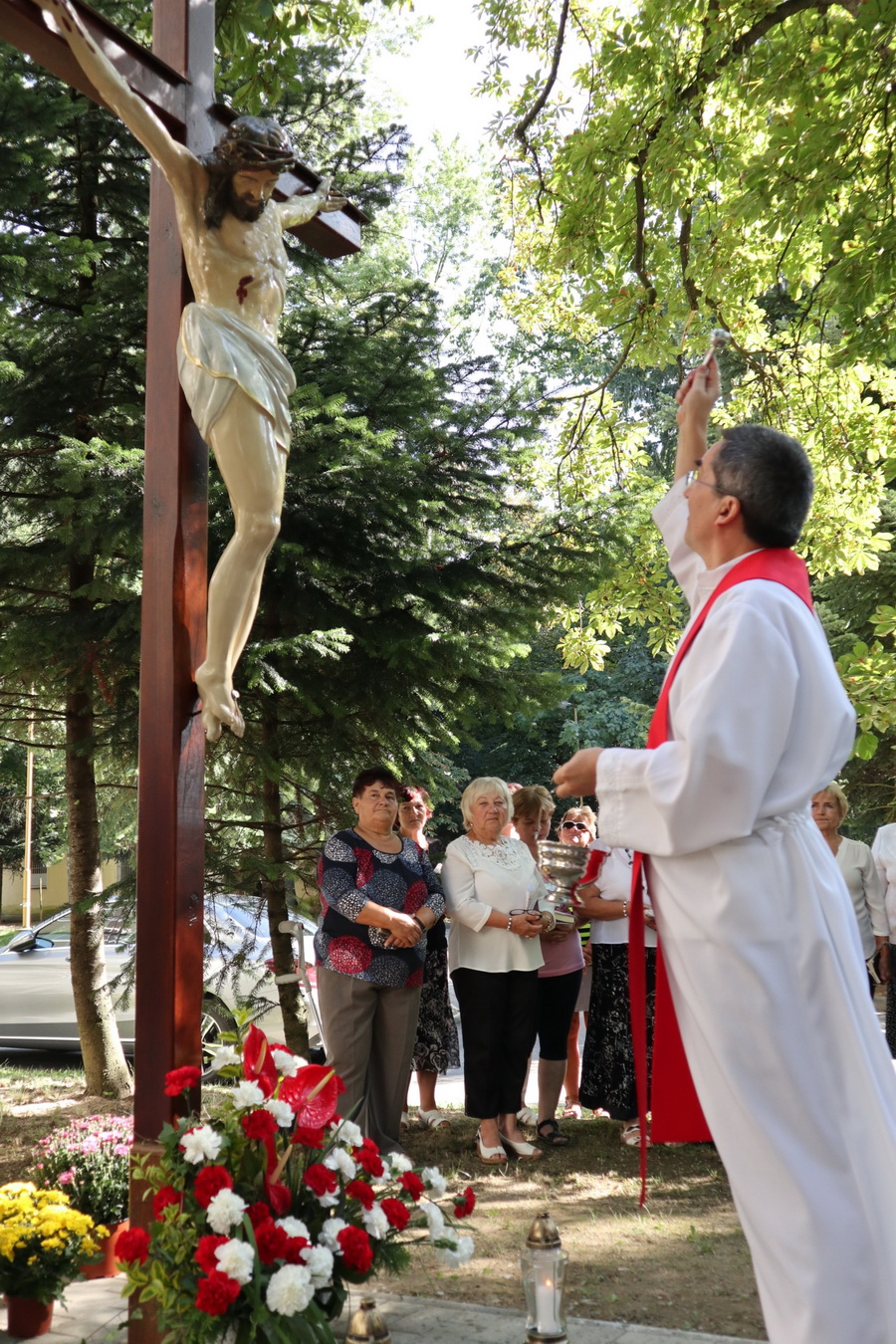 Kríž požehnal nemocničný kaplán Ivan Špánik