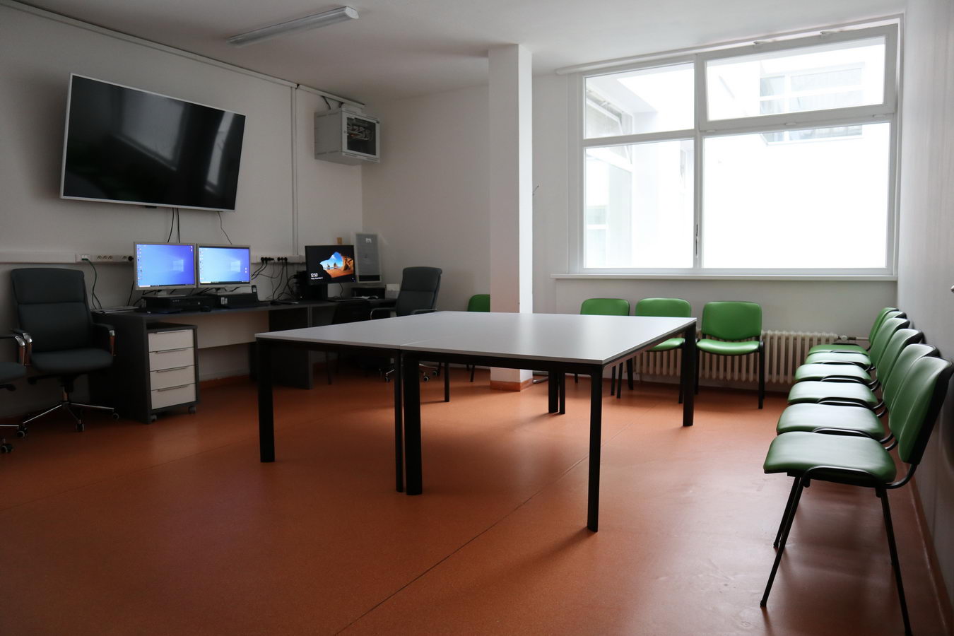 Nová školiaca miestnosť slúži na výučbu budúcich zdravotníkov i vzdelávanie personálu Nová školiaca miestnosť slúži na výučbu budúcich zdravotníkov i vzdelávanie personálu